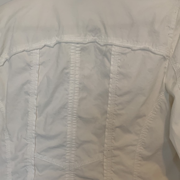 WHITE HOUSE BLACK MARKET White Jacket size 10. Fringes at neck/sleeves. - Picture 5 of 5